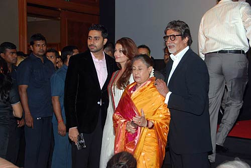 फिल्‍म 'रोबोट' में ऐश्‍वर्या राय | रजनीकांत से रोमांस!