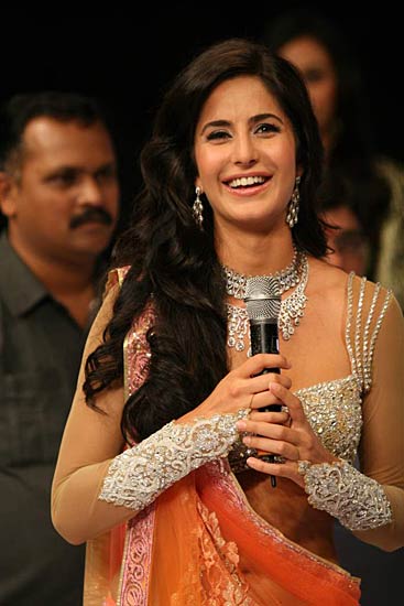 रैंप पर कैटरीना की दिलकश अदाएं । बॉलीवुड की जान कैटरीना