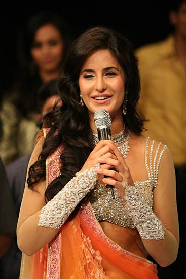 रैंप पर कैटरीना की दिलकश अदाएं । बॉलीवुड की जान कैटरीना