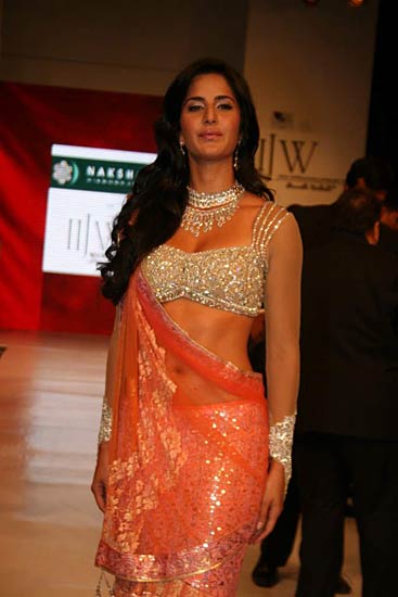 रैंप पर कैटरीना की दिलकश अदाएं । बॉलीवुड की जान कैटरीना