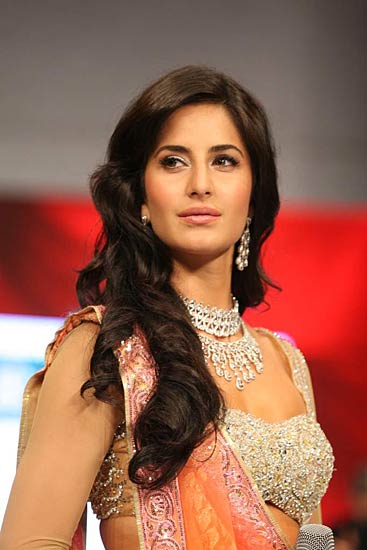 रैंप पर कैटरीना की दिलकश अदाएं । बॉलीवुड की जान कैटरीना