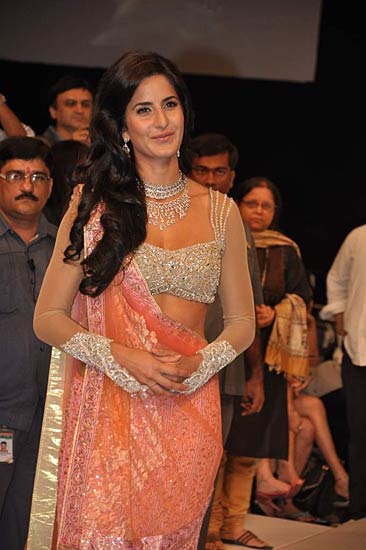 रैंप पर कैटरीना की दिलकश अदाएं । बॉलीवुड की जान कैटरीना