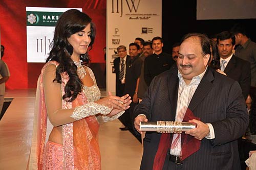 रैंप पर कैटरीना की दिलकश अदाएं । बॉलीवुड की जान कैटरीना