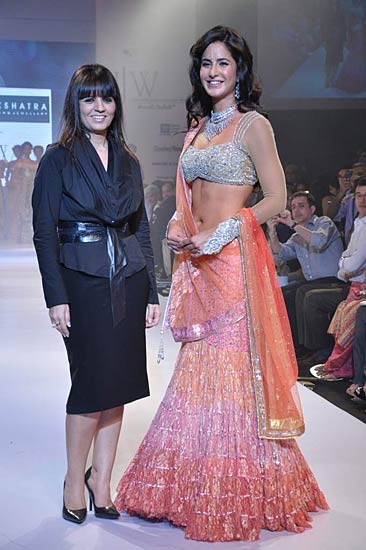 रैंप पर कैटरीना की दिलकश अदाएं । बॉलीवुड की जान कैटरीना