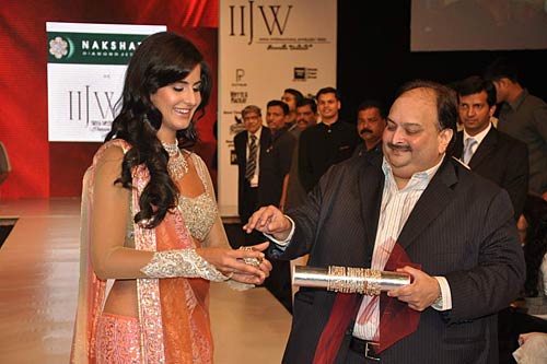 रैंप पर कैटरीना की दिलकश अदाएं । बॉलीवुड की जान कैटरीना