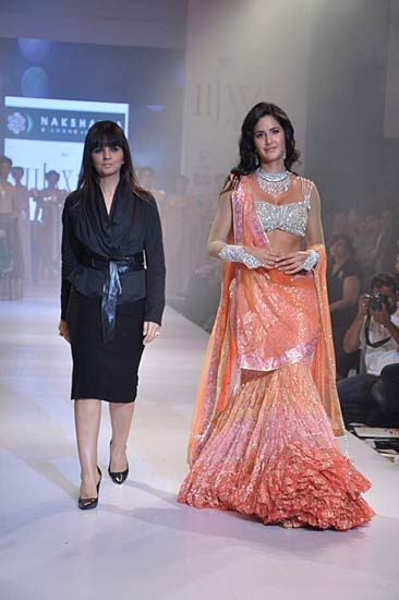 रैंप पर कैटरीना की दिलकश अदाएं । बॉलीवुड की जान कैटरीना