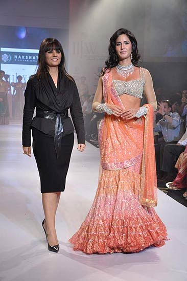 रैंप पर कैटरीना की दिलकश अदाएं । बॉलीवुड की जान कैटरीना