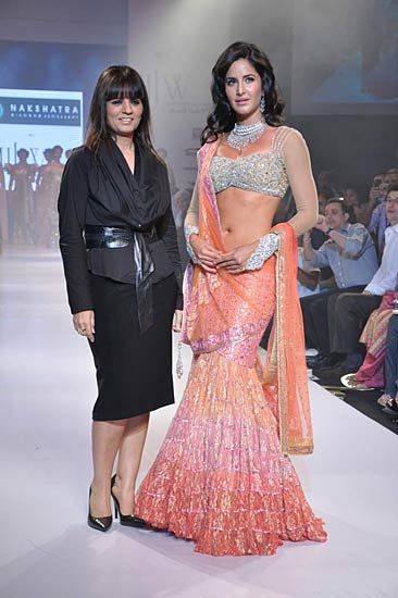 रैंप पर कैटरीना की दिलकश अदाएं । बॉलीवुड की जान कैटरीना