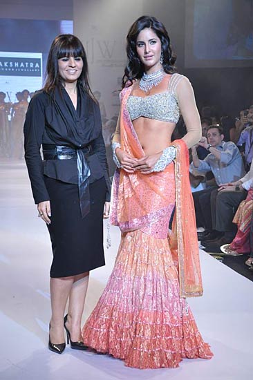 रैंप पर कैटरीना की दिलकश अदाएं । बॉलीवुड की जान कैटरीना