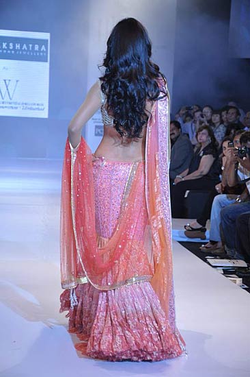 रैंप पर कैटरीना की दिलकश अदाएं । बॉलीवुड की जान कैटरीना