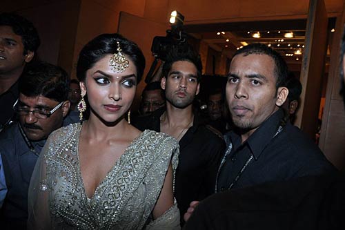 'इंडिया इंटरनेशनल ज्‍वेलरी वीक' में दीपिका | 'लफंगे परिन्‍दें'