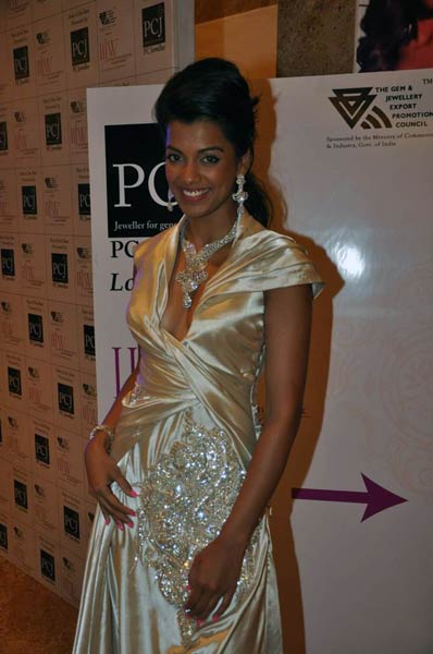 ज्वेलरी वीक में बॉलीवुड सितारे । बॉलीवुड व सेक्‍स‍