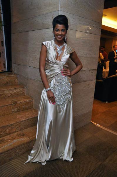 ज्वेलरी वीक में बॉलीवुड सितारे । बॉलीवुड व सेक्‍स‍