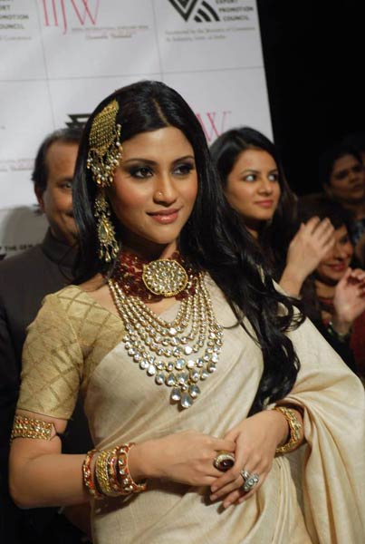 ज्वेलरी वीक में बॉलीवुड सितारे । बॉलीवुड व सेक्‍स‍