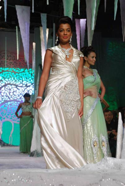 ज्वेलरी वीक में बॉलीवुड सितारे । बॉलीवुड व सेक्‍स‍