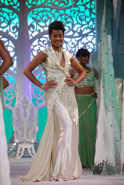 ज्वेलरी वीक में बॉलीवुड सितारे । बॉलीवुड व सेक्‍स‍