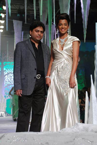 ज्वेलरी वीक में बॉलीवुड सितारे । बॉलीवुड व सेक्‍स‍