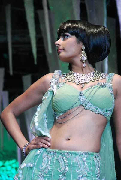 ज्वेलरी वीक में बॉलीवुड सितारे । बॉलीवुड व सेक्‍स‍