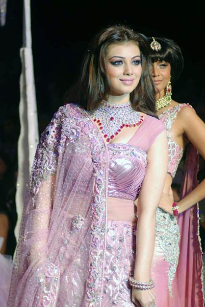 ज्वेलरी वीक में बॉलीवुड सितारे । बॉलीवुड व सेक्‍स‍