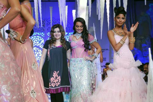 ज्वेलरी वीक में बॉलीवुड सितारे । बॉलीवुड व सेक्‍स‍