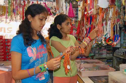 भाई-बहन के पवित्र रिश्‍ते का त्‍योहार रक्षाबंधन... | सबसे बड़ा त्‍योहार