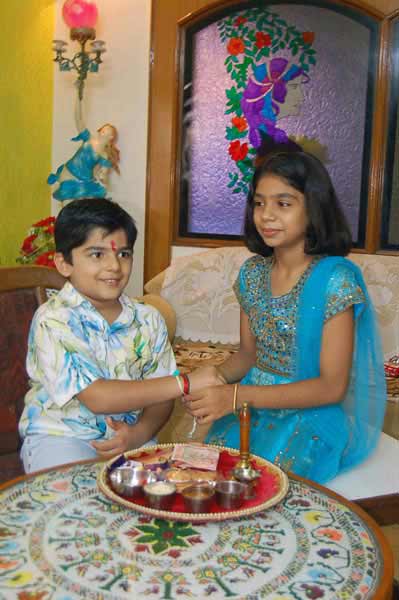 भाई-बहन के पवित्र रिश्‍ते का त्‍योहार रक्षाबंधन... | सबसे बड़ा त्‍योहार