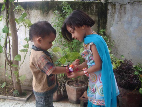 भाई-बहन के पवित्र रिश्‍ते का त्‍योहार रक्षाबंधन... | सबसे बड़ा त्‍योहार