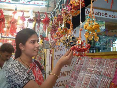 भाई-बहन के पवित्र रिश्‍ते का त्‍योहार रक्षाबंधन... | सबसे बड़ा त्‍योहार