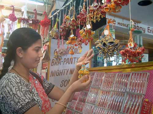 भाई-बहन के पवित्र रिश्‍ते का त्‍योहार रक्षाबंधन... | सबसे बड़ा त्‍योहार