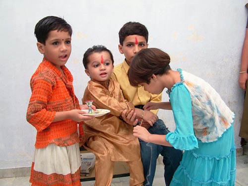 भाई-बहन के पवित्र रिश्‍ते का त्‍योहार रक्षाबंधन... | सबसे बड़ा त्‍योहार