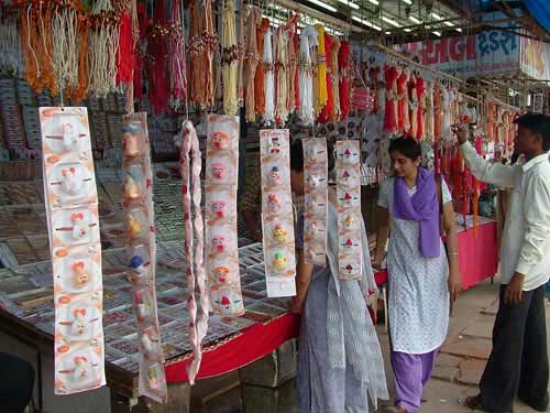 भाई-बहन के पवित्र रिश्‍ते का त्‍योहार रक्षाबंधन... | सबसे बड़ा त्‍योहार