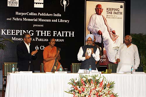 सोमनाथ चटर्जी की आत्‍मकथा का विमोचन