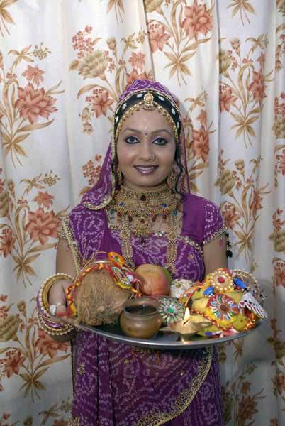 भाई-बहन के पवित्र रिश्‍ते का त्‍योहार रक्षाबंधन... | सबसे बड़ा त्‍योहार