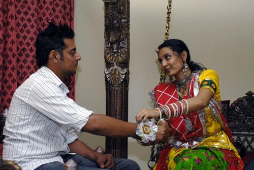 भाई-बहन के पवित्र रिश्‍ते का त्‍योहार रक्षाबंधन... | सबसे बड़ा त्‍योहार