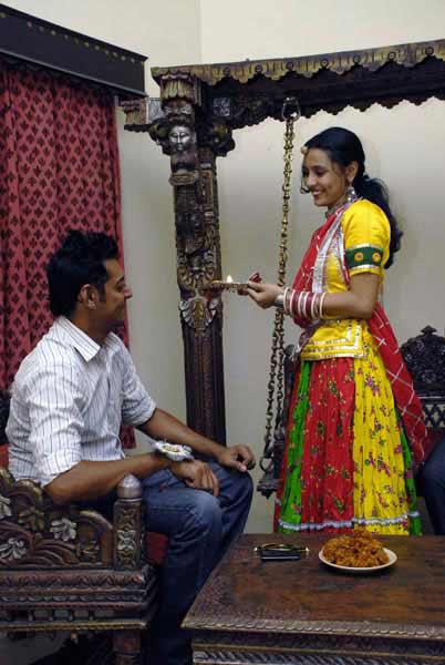 भाई-बहन के पवित्र रिश्‍ते का त्‍योहार रक्षाबंधन... | सबसे बड़ा त्‍योहार