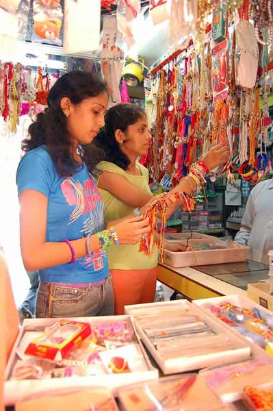 भाई-बहन के पवित्र रिश्‍ते का त्‍योहार रक्षाबंधन... | सबसे बड़ा त्‍योहार