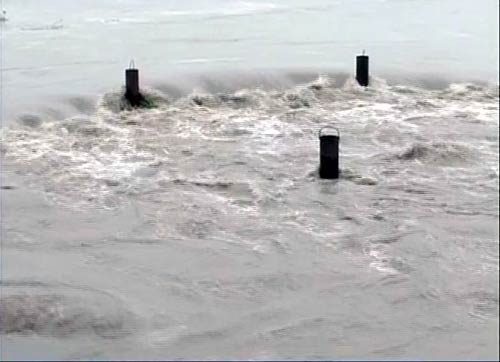 बारिश के कारण दरिया में तब्‍दील हुई राजधानी