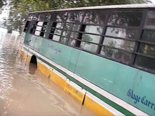 बारिश के कारण दरिया में तब्‍दील हुई राजधानी