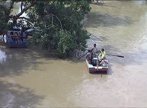 बारिश के कारण दरिया में तब्‍दील हुई राजधानी