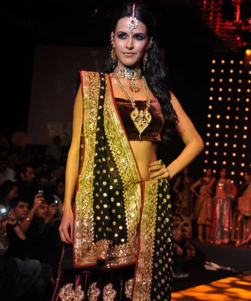 बॉलीवुड सुंदरियों ने किया रैंप पर वॉक | फोटो: हॉट बिपाशा