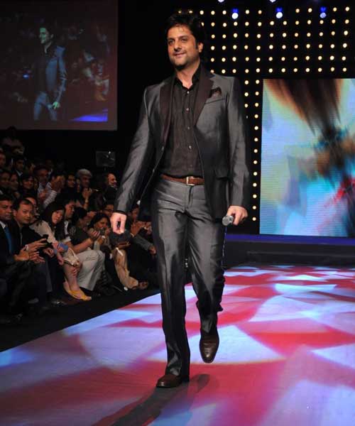 बॉलीवुड सुंदरियों ने किया रैंप पर वॉक | फोटो: हॉट बिपाशा