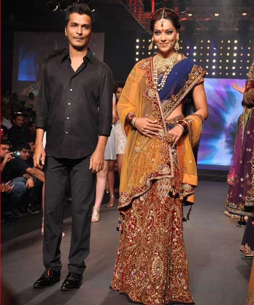 बॉलीवुड सुंदरियों ने किया रैंप पर वॉक | फोटो: हॉट बिपाशा