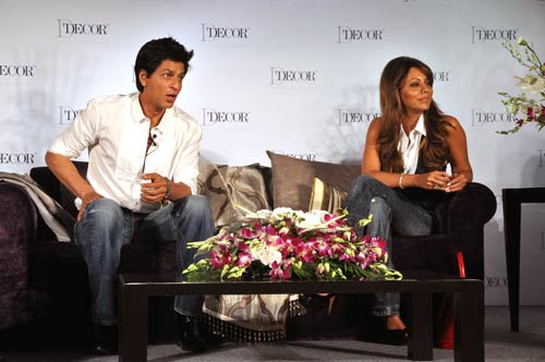 Happy Birthday किंग खान । रैंप पर गौरी संग शाहरुख