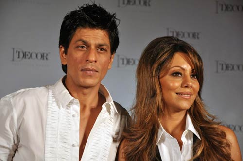 Happy Birthday किंग खान । रैंप पर गौरी संग शाहरुख