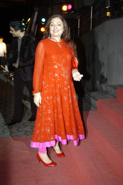 '...फैमिली' की स्‍क्रीनिंग में सितारों का जलवा | ग्लैमर का तड़का