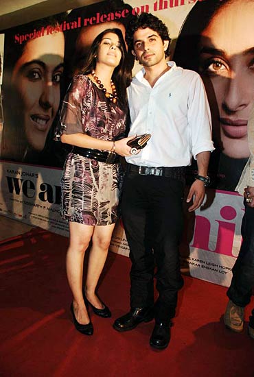 '...फैमिली' की स्‍क्रीनिंग में सितारों का जलवा | ग्लैमर का तड़का