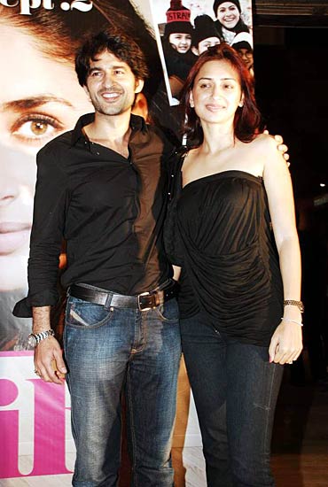 '...फैमिली' की स्‍क्रीनिंग में सितारों का जलवा | ग्लैमर का तड़का