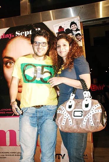 '...फैमिली' की स्‍क्रीनिंग में सितारों का जलवा | ग्लैमर का तड़का