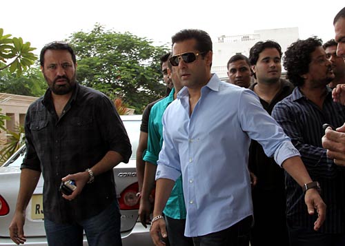 'दबंग' के प्रमोशन में जुटे सलमान-सोनाक्षी