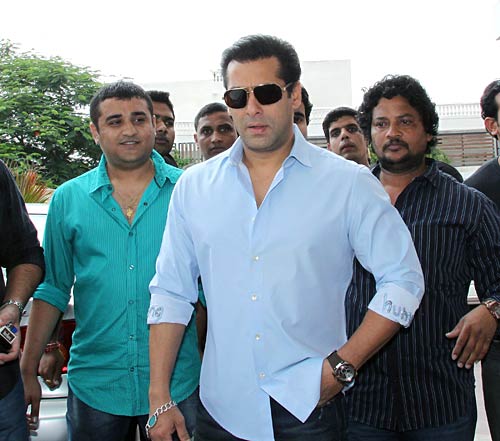 'दबंग' के प्रमोशन में जुटे सलमान-सोनाक्षी